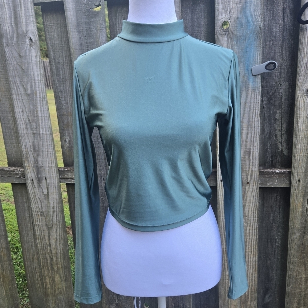 Wild Fable Olive Green Mock Neck Long Sleeve Crop Top Size Medium